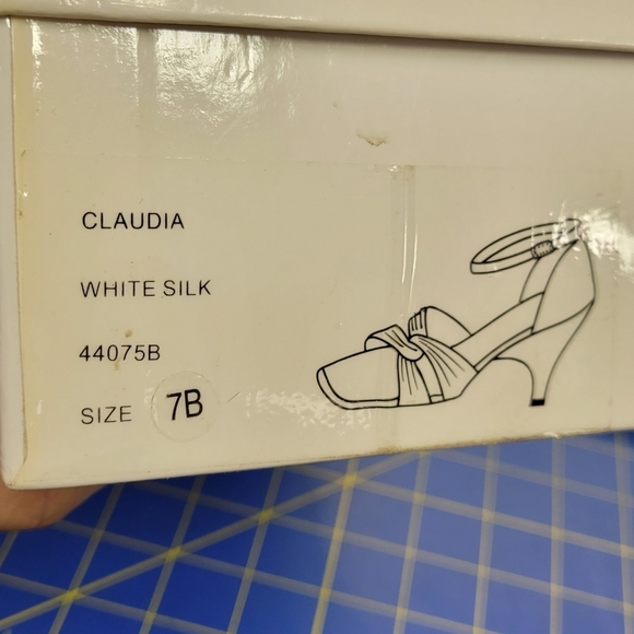 Diane Lynn by Saugus Shoe White Silk 7B - Picture 8 of 10